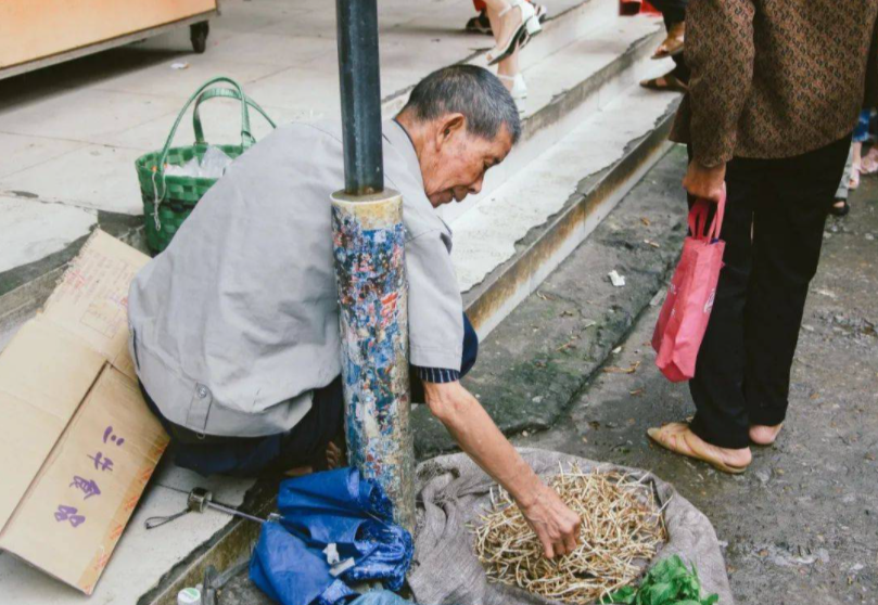 腾讯美团烧钱卖菜，吃瓜群众看戏薅羊毛，个体