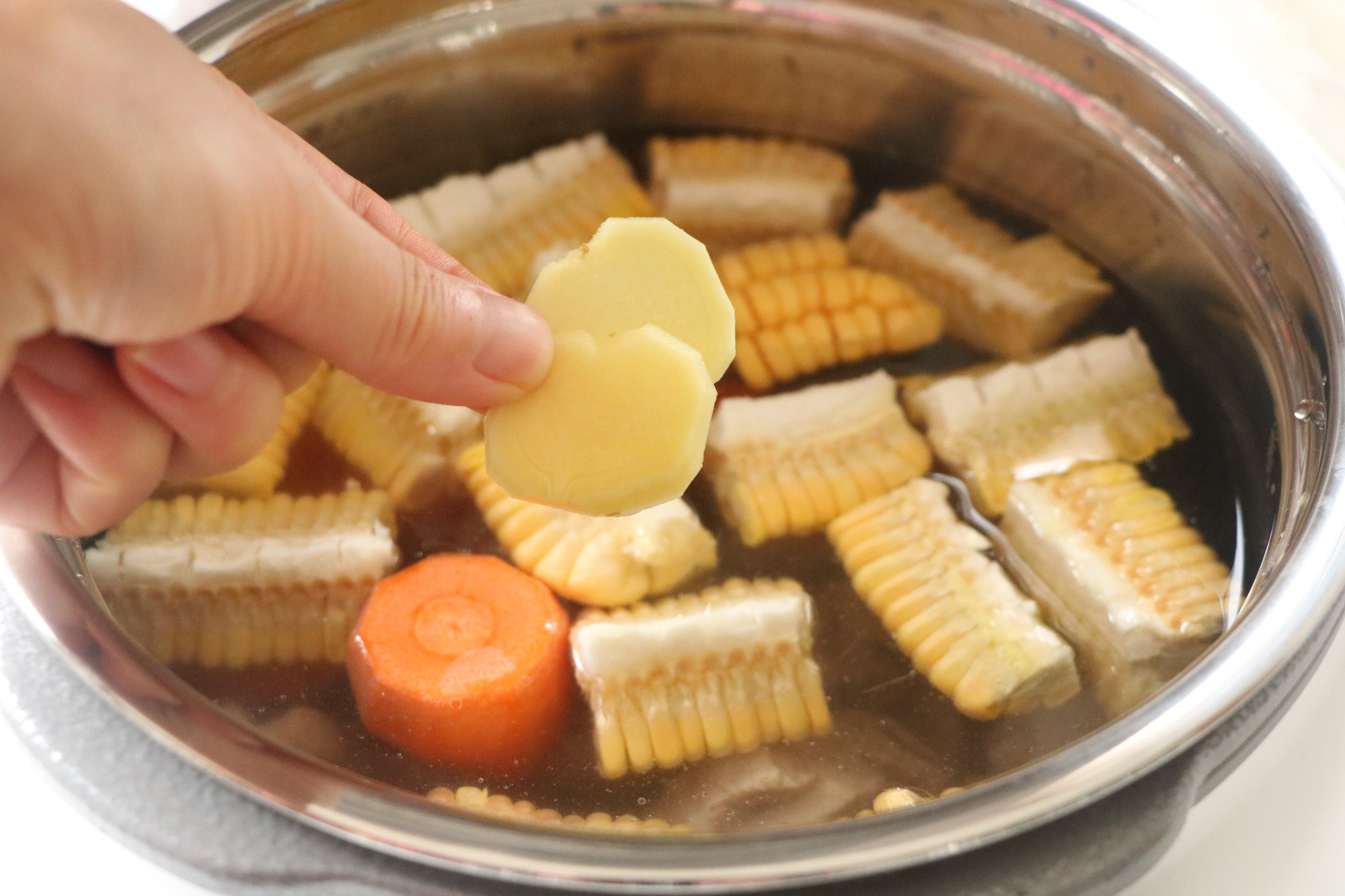 天氣轉涼，燉上這樣一道湯水，暖心暖胃好營養，老人孩子超愛喝