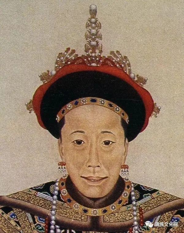 满族耳饰习俗：一耳三钳