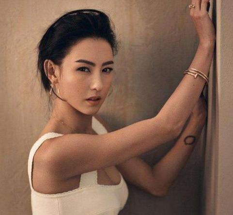 邻居曝；张柏芝常带男人回家过夜，因叫声常被