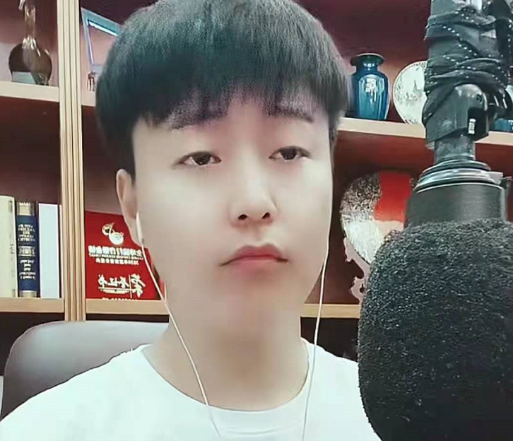 800万粉网红被控家暴，妻子晒多张照片肋骨被打断，孩子跪地求饶