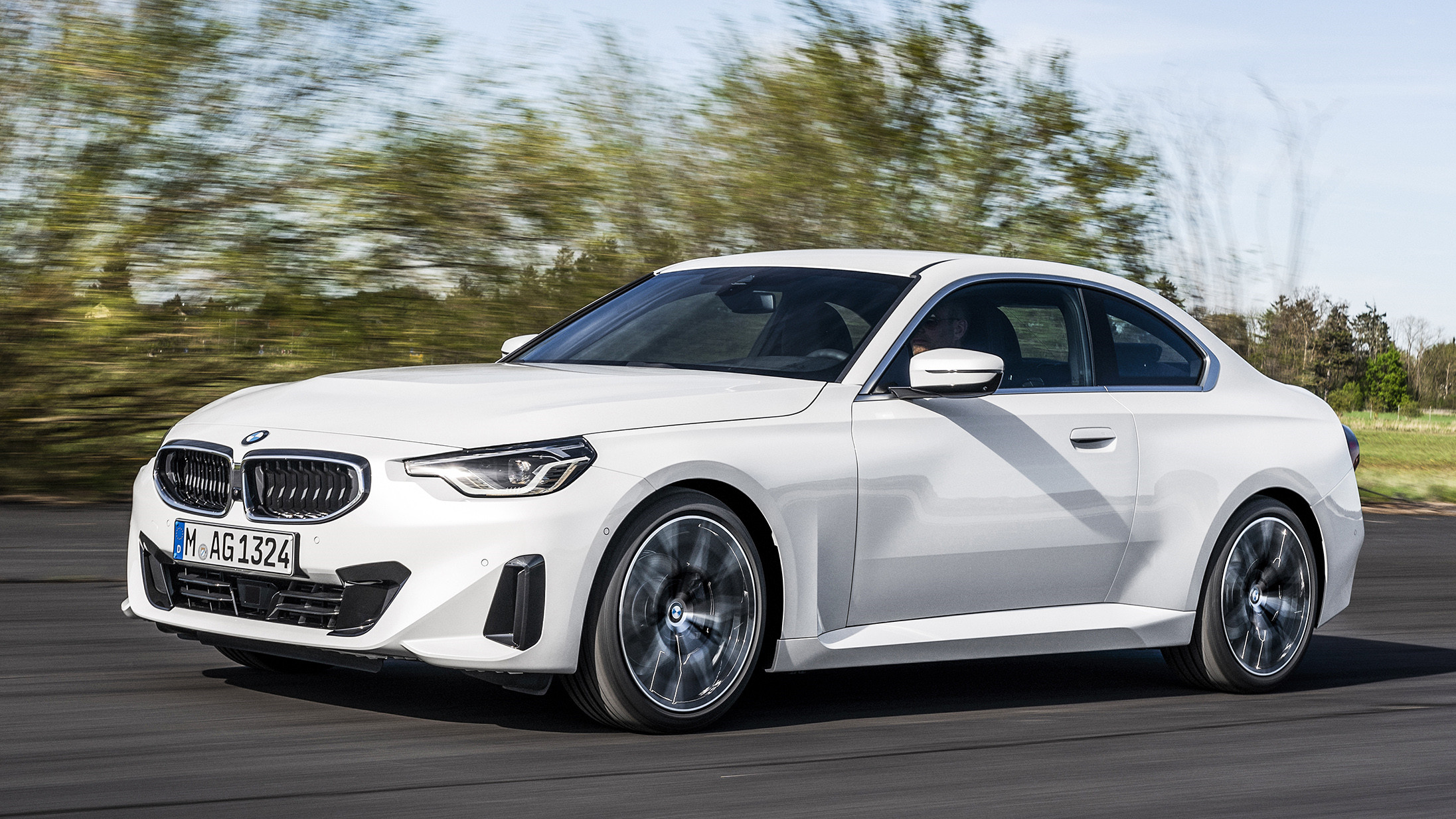 全新后驱宝马2系发布!还买啥丰田86?