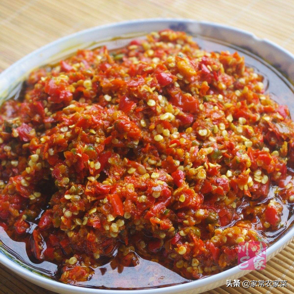 小时候放学妈妈经常给我吃的辣椒酱就馍，记忆中妈妈的味道