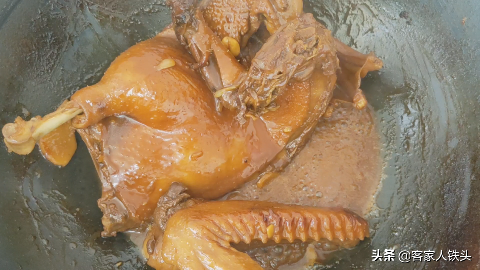 中秋节待客，试试鸭肉一个特色做法，传统味道酱香十足，漂亮好吃