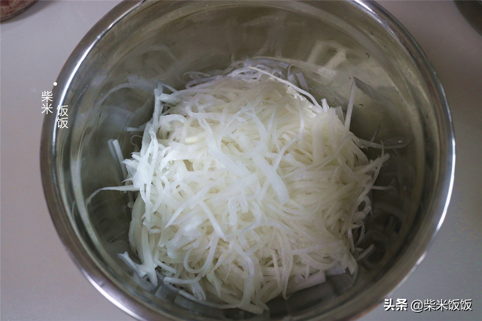 蘿蔔包子要好吃，換種方法來調餡，柔軟鮮香，美味又多汁