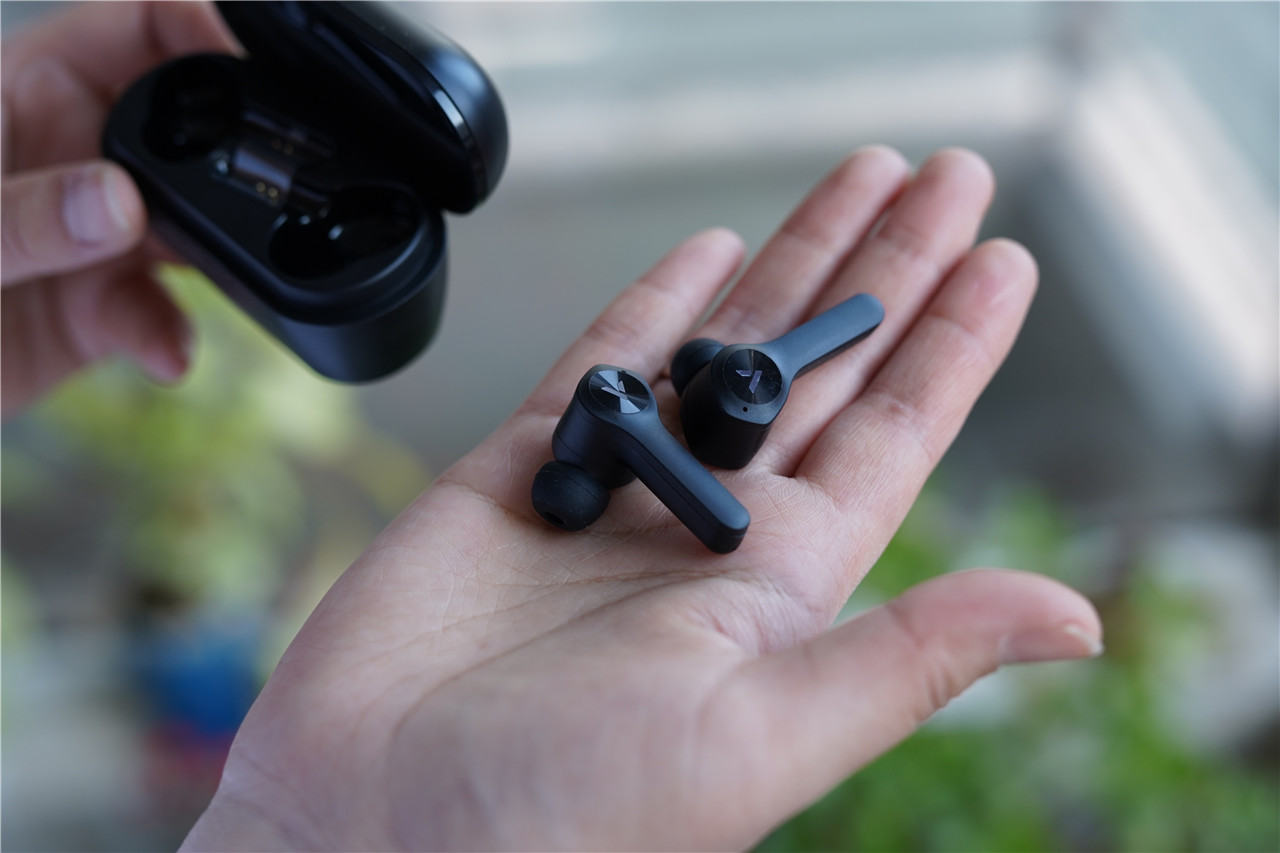 雷柏VM700蓝牙TWS背光游戏耳机光效和游戏更配哟