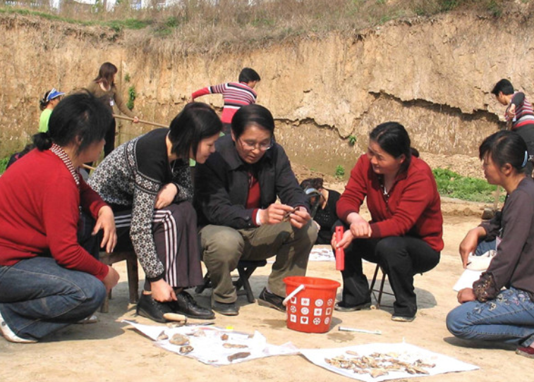 许昌老汉挖出10万年前"宝贝"，打破非洲起