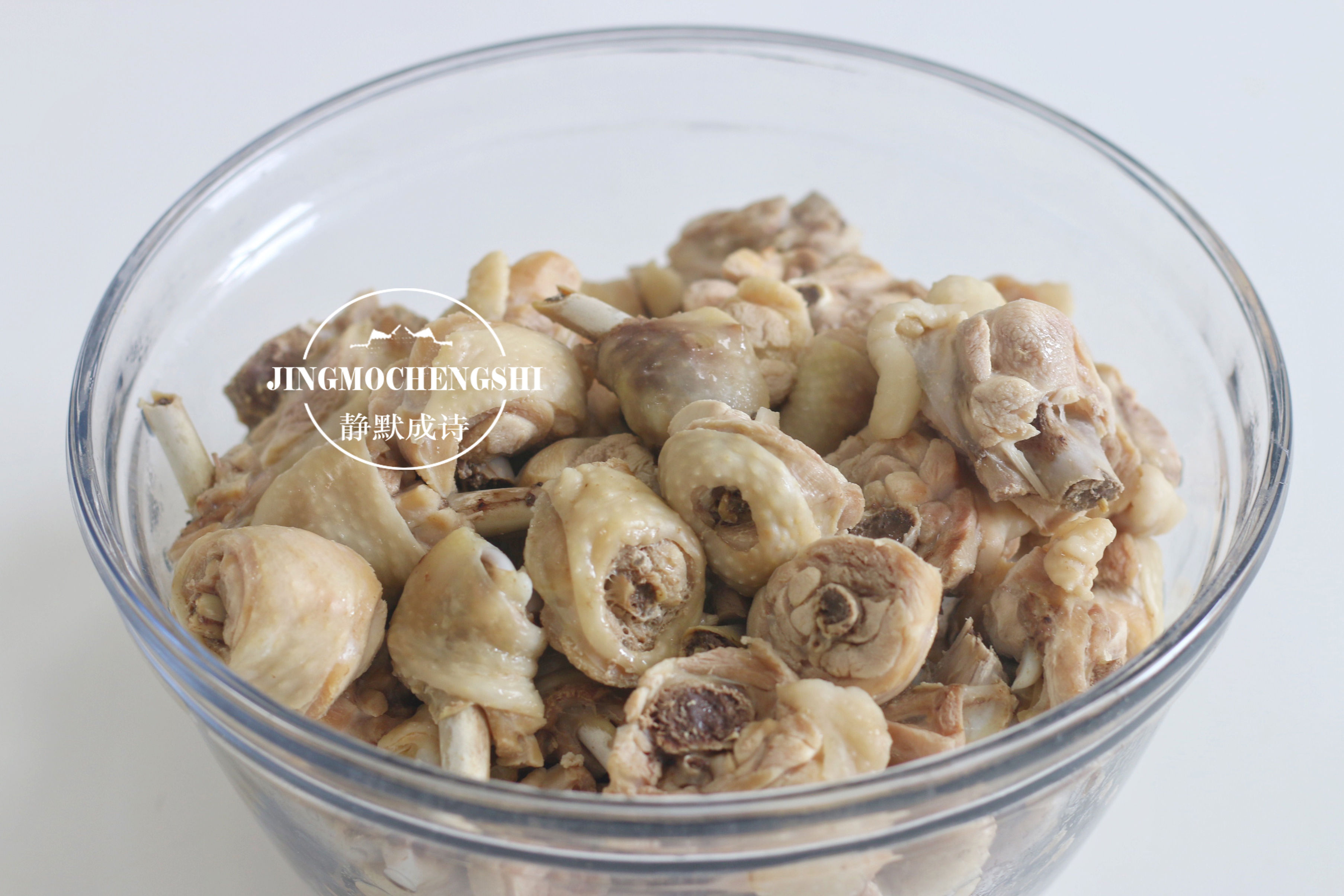 鸡腿和它是绝配，像我这样烧上1锅，好吃又解馋，你也来1勺？