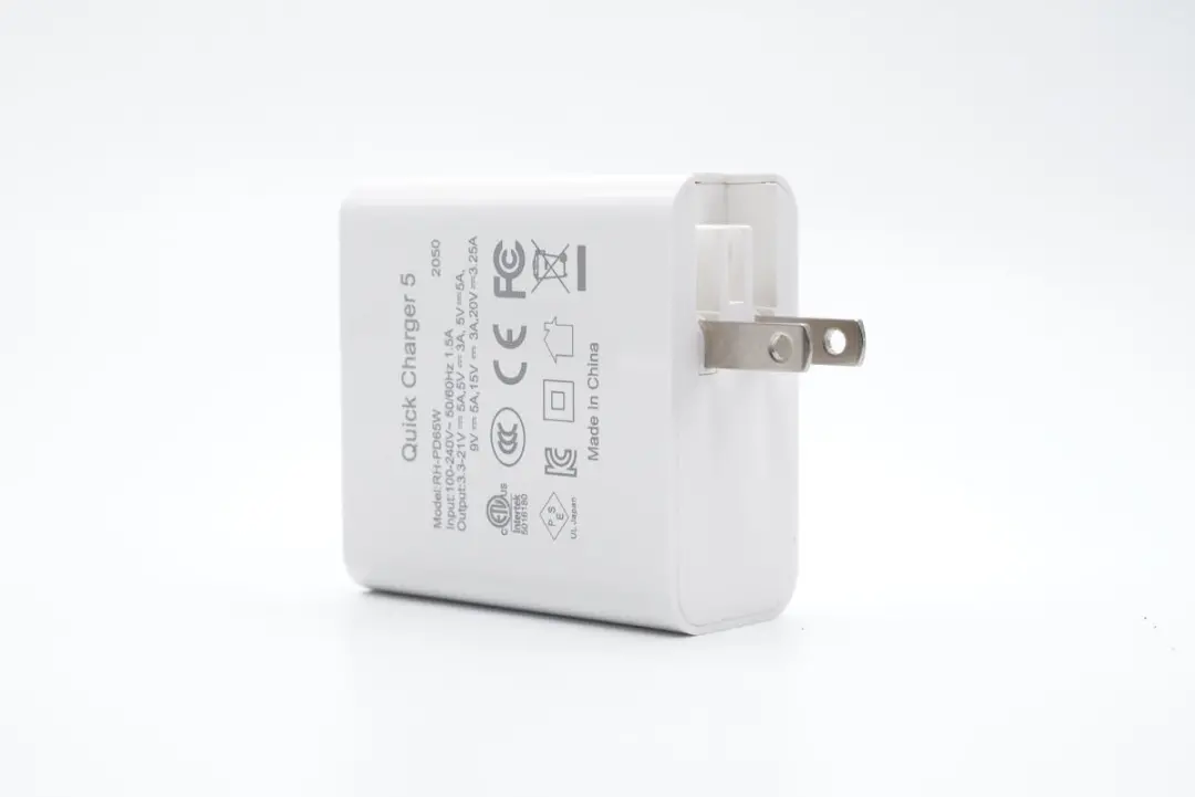 iPhone 13新机即将发布，35家工厂推出上百款快充新品