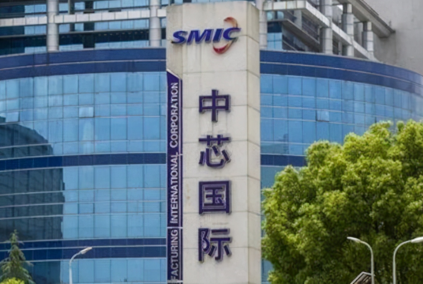 中芯国际花费77亿元拿到光刻机，为何美国会开“