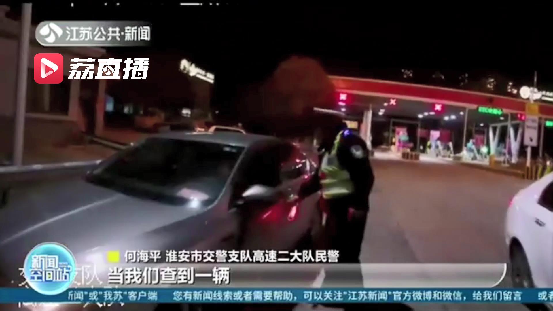 老人醉酒跌倒路边 警民热心助其回家-荆楚网-湖北日报网