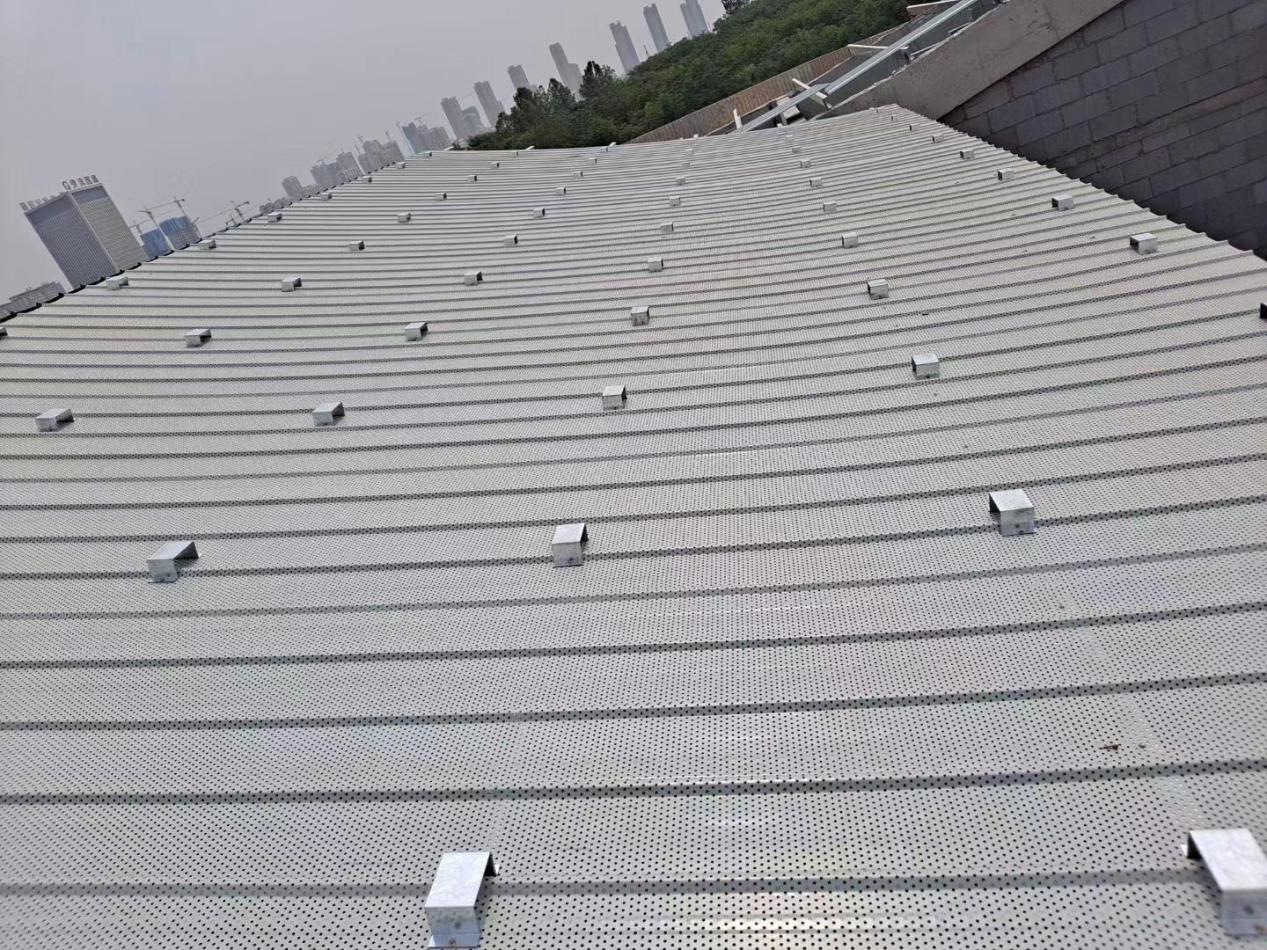 大型公共建筑到住宅別墅，到處都有鋁鎂錳板的身影