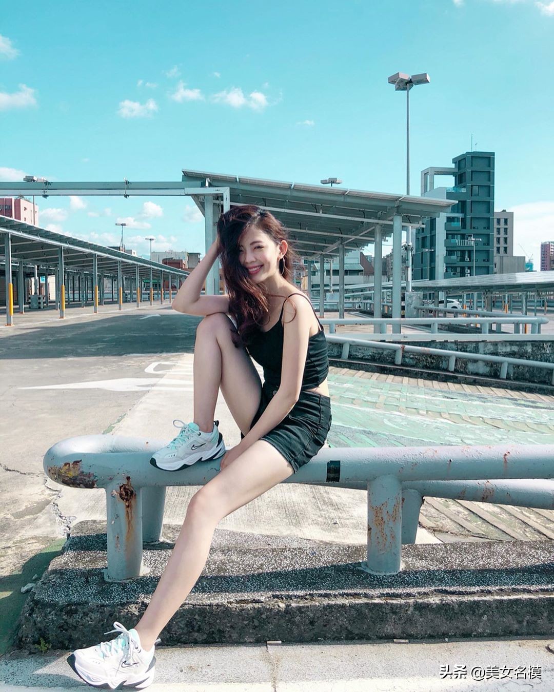 吊帶衫牛仔短褲，夏日最清涼又時髦的穿搭！