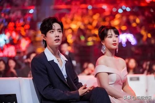 当红小生的荧幕初吻，肖战给了李沁，和杨紫被