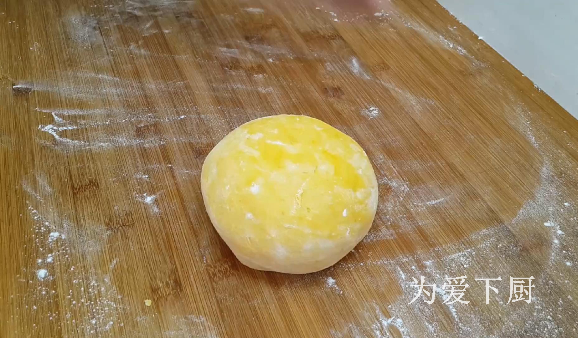 面粉别炸油条了，加半个南瓜，个个金黄鼓大泡，比面包蛋糕还香