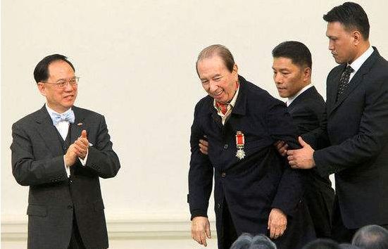 赌王一生高光时刻：将赌场10%收益做慈善，两次