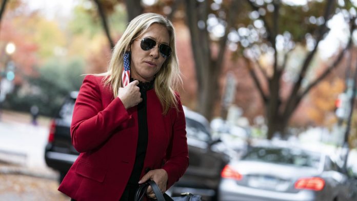 共和党众议员要弹劾拜登，她有何来头？跟伊万卡合影，硬怼佩洛西