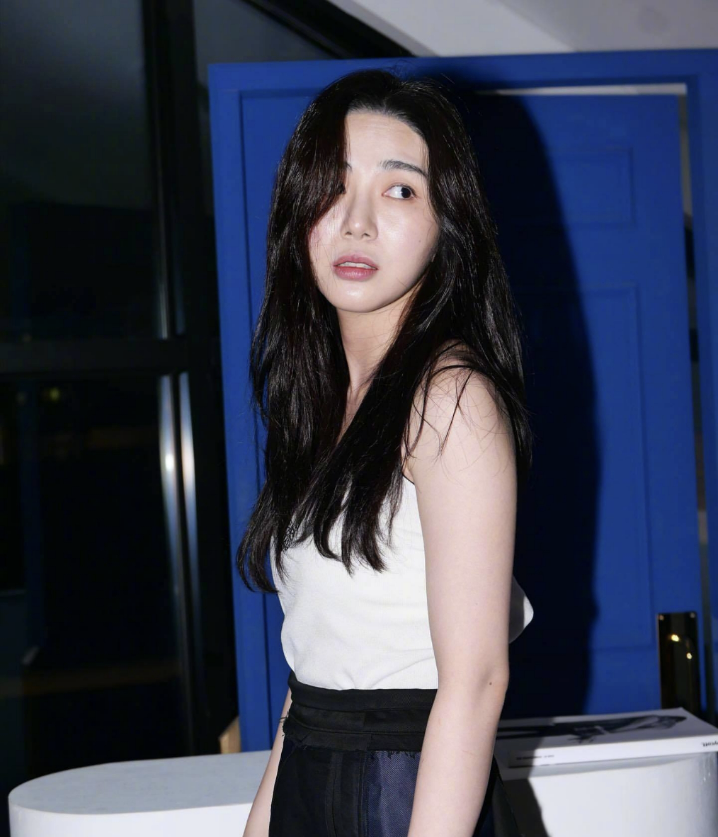 28岁女星自曝中学遭名人侵犯，瞒着父母没报案，