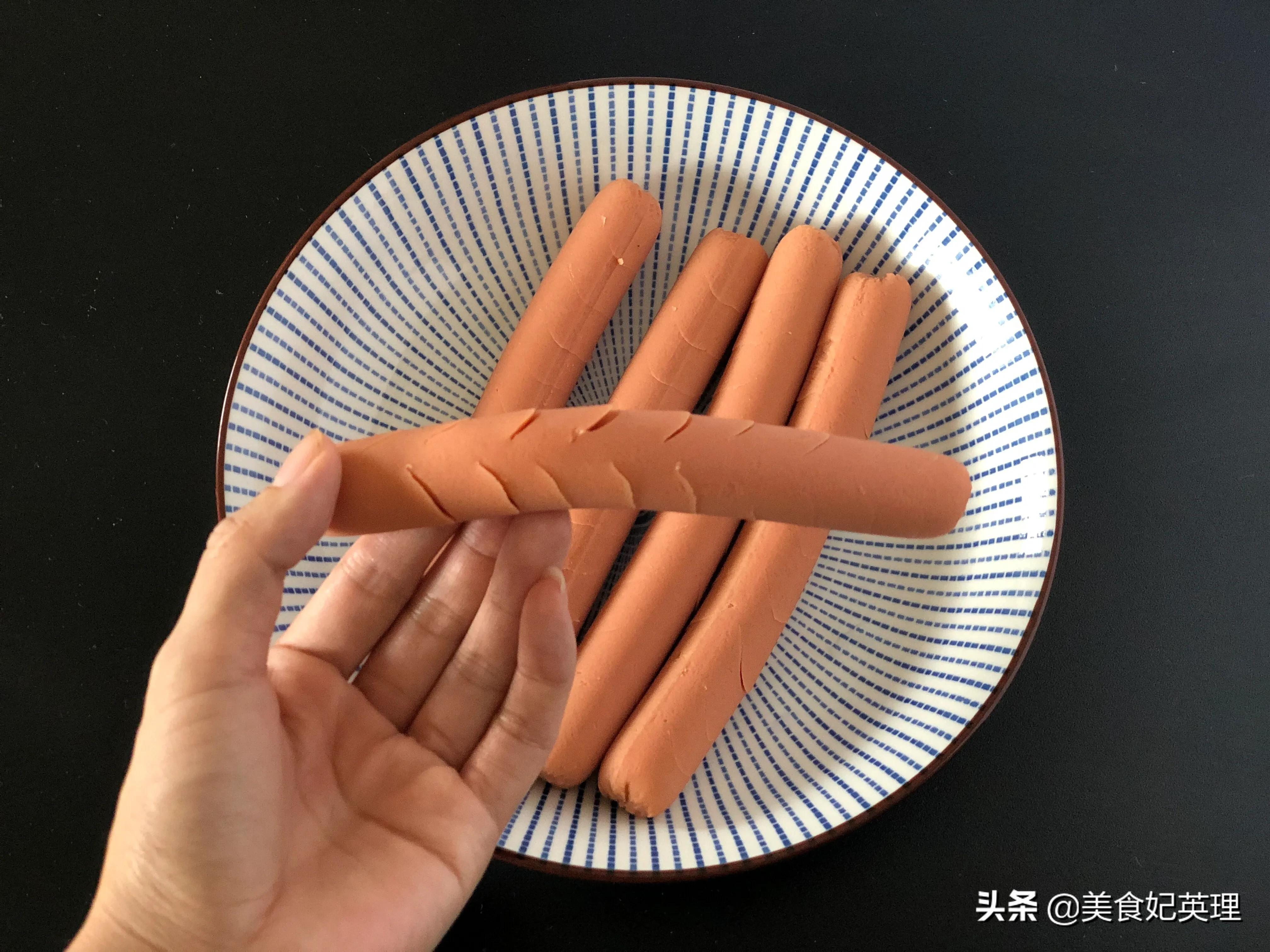 火腿肠简单加工，秒变大排档明星！外脆里香巨好吃！还原儿时味道