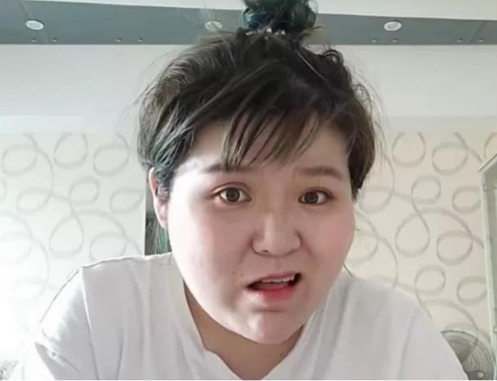 700万网红遭一夜封杀，这次，她真的不冤