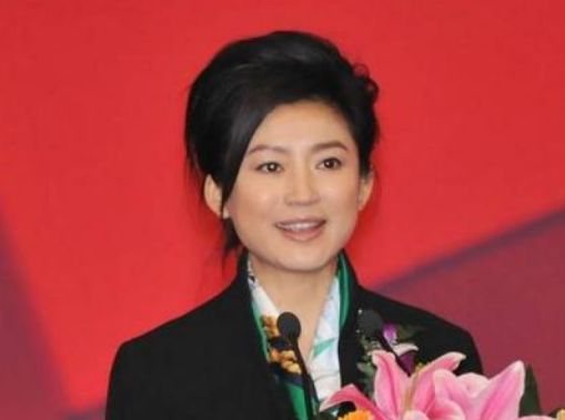 她30岁成优秀央视主持人，今51岁近照曝光，网友