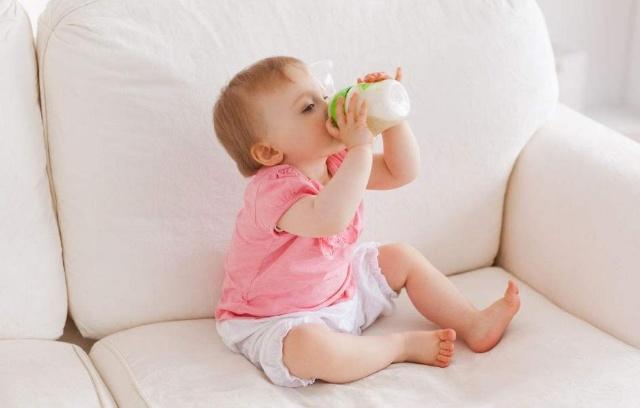 “母乳生意”有多乱？私下售卖安全隐患多，母乳或传播病毒