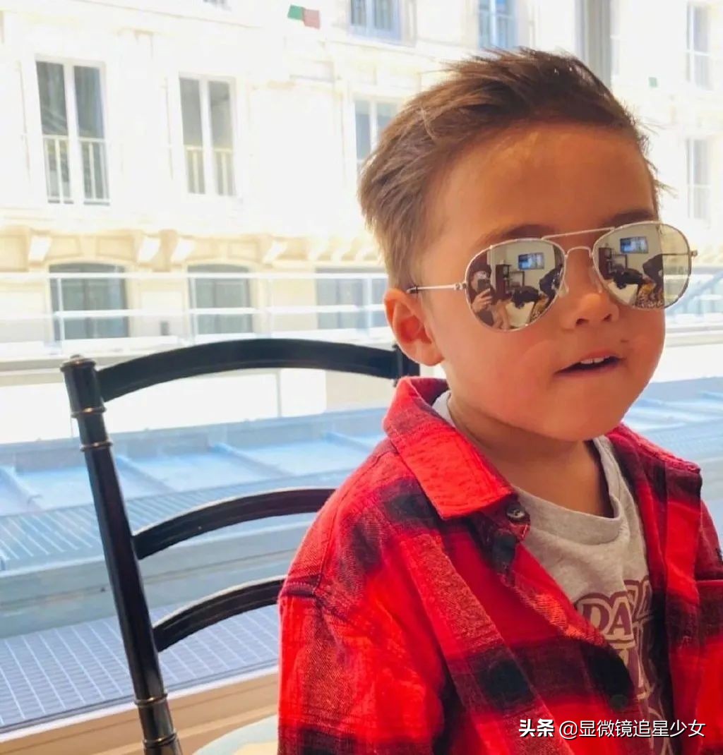 周杰伦昆凌4岁儿子正脸曝光，咋跟姐姐颜值差别那么大？