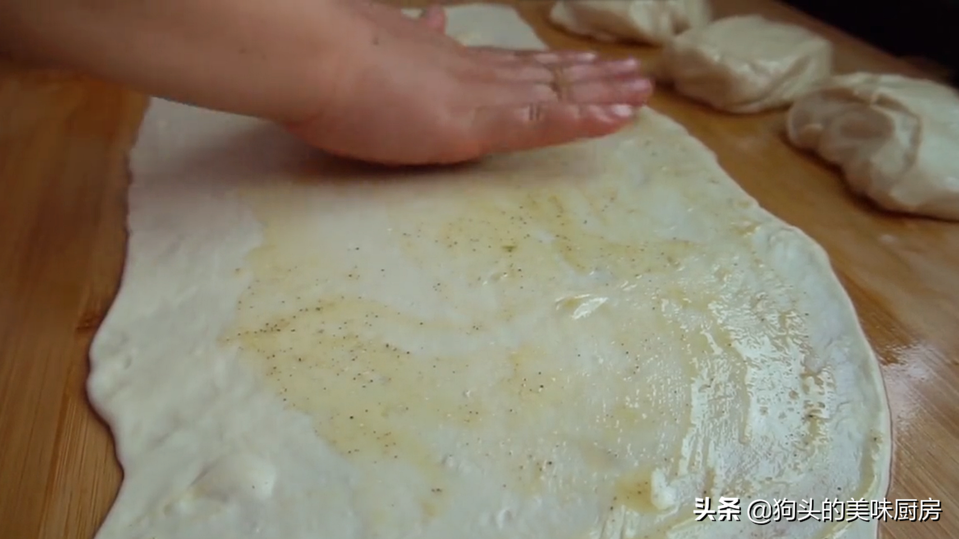 手抓餅家常做法，不用揉麵，外酥裡軟，和外面賣得一樣好吃