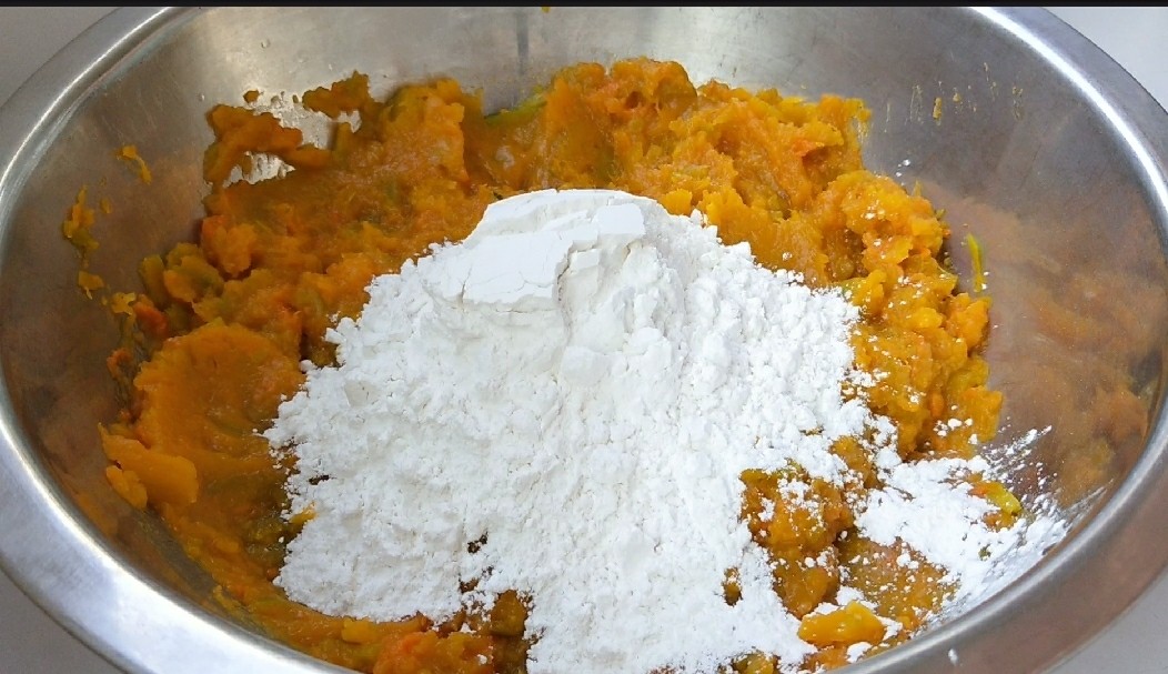 Pumpkin pie is really delicious in this way. It's easy to make, sweet and soft, you can't buy it outside