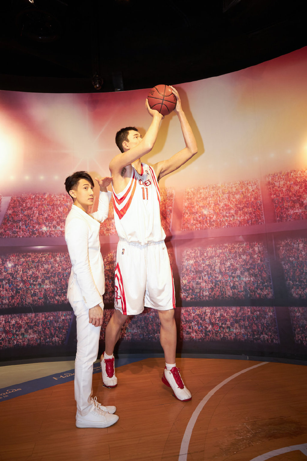 吳尊入駐蠟像館，成館內首尊仿生臂肌蠟像，和自己掰手腕一較高下