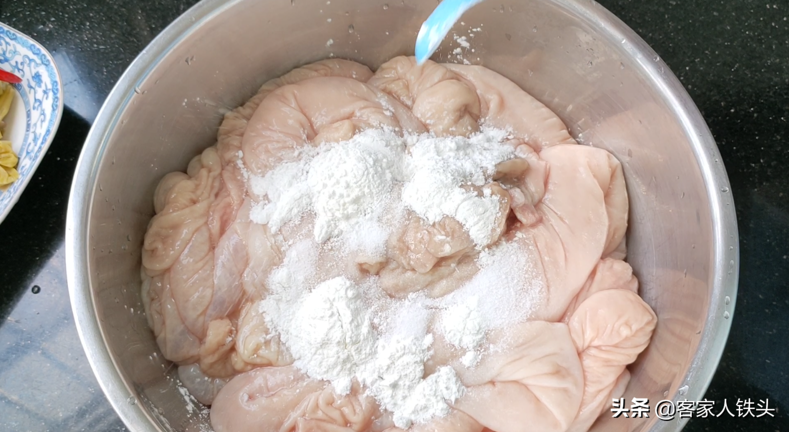 广东人做肥肠为什么那么好吃？教你关键2步，爽口味美孩子也爱吃