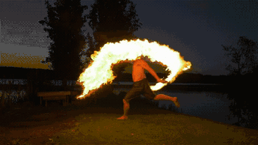 搞笑gif神评：一个人无聊起来什么都做得出来