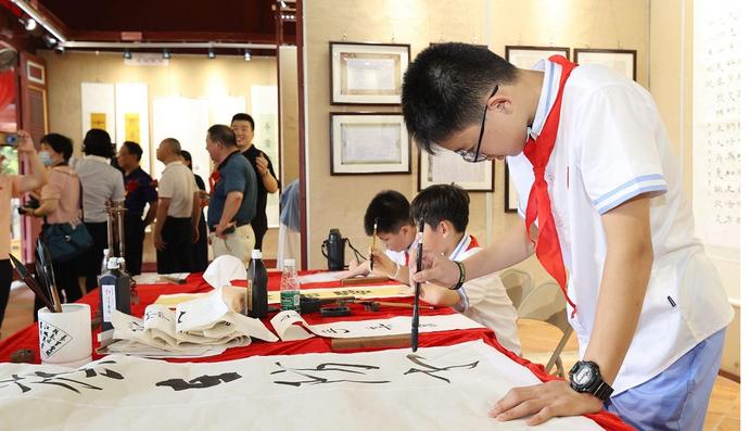 泉州市实验小学举办“童心妙笔颂党恩”师生书法展(图3)