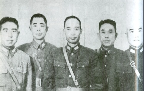 建国后，他用黄金买村姑成亲，妻子婚后举报说