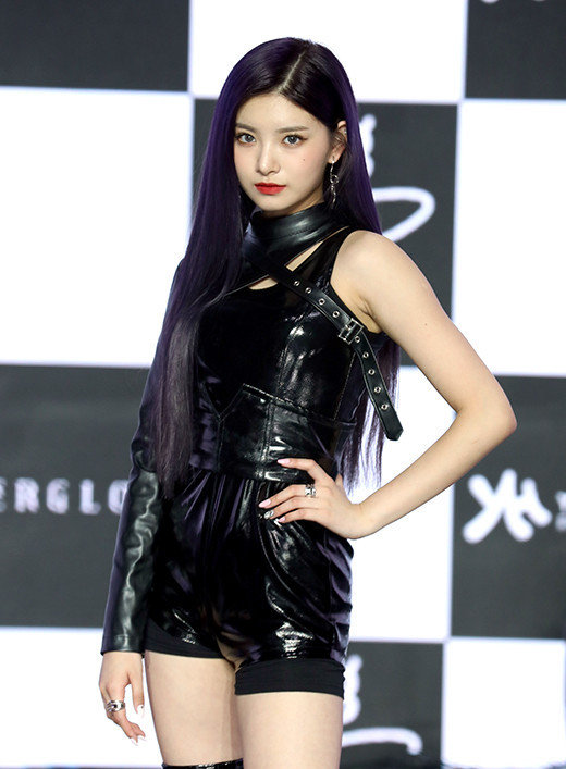 everglow成员王怡人对此前陷入的争议进行了回应 51韩