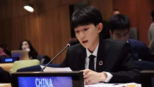 “黄金20岁”的4位男星，千玺获奖，王源留学，