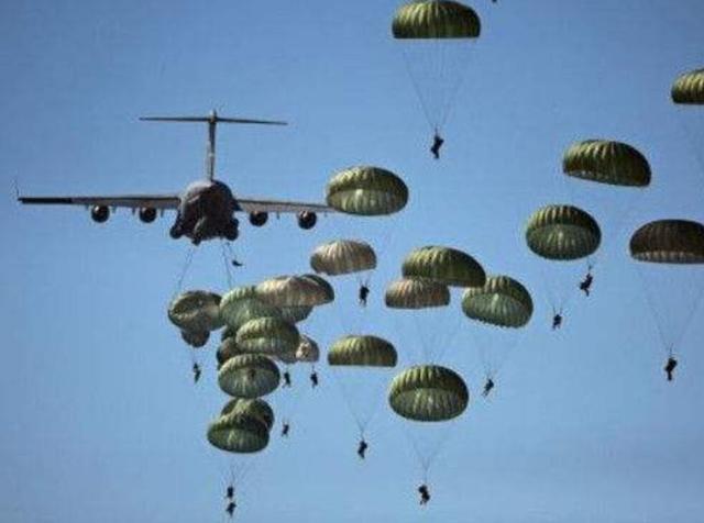 俄军空降演习一次投送一个机械化伞兵团，西方比不了，装作不知道
