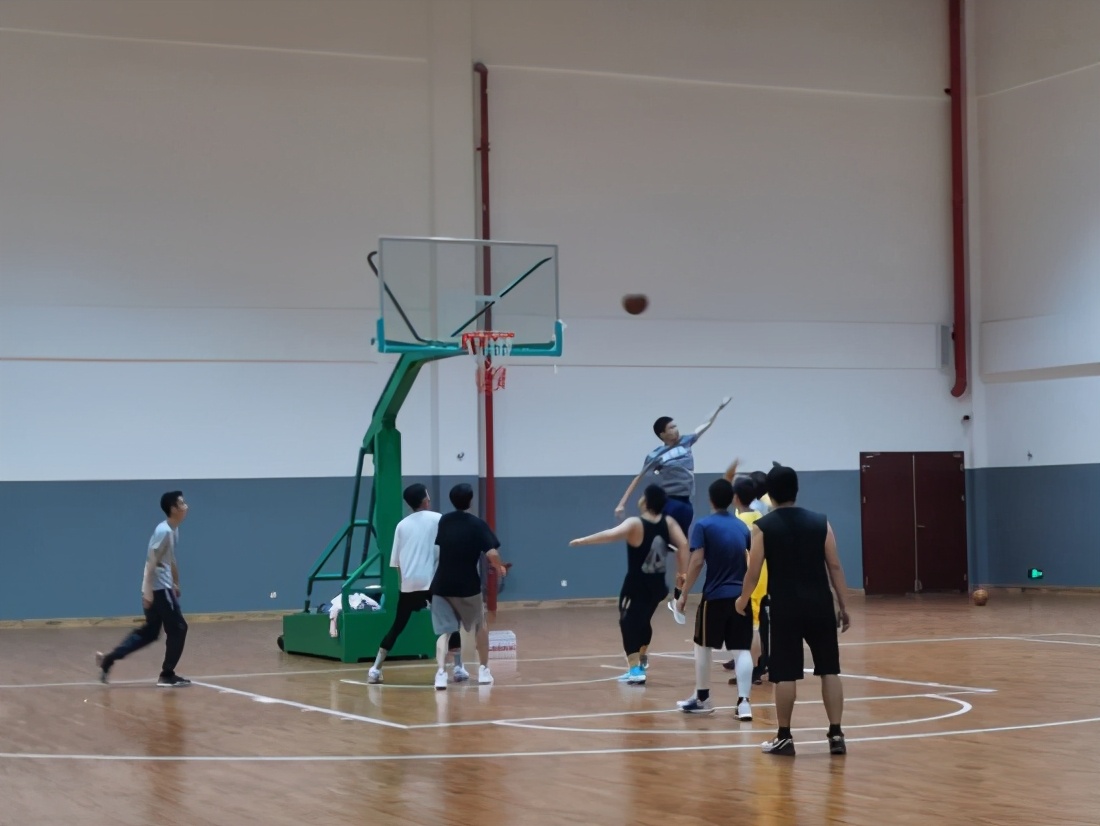 燃！医药职专首次师生篮球友谊赛来袭，热血现场精彩奉上