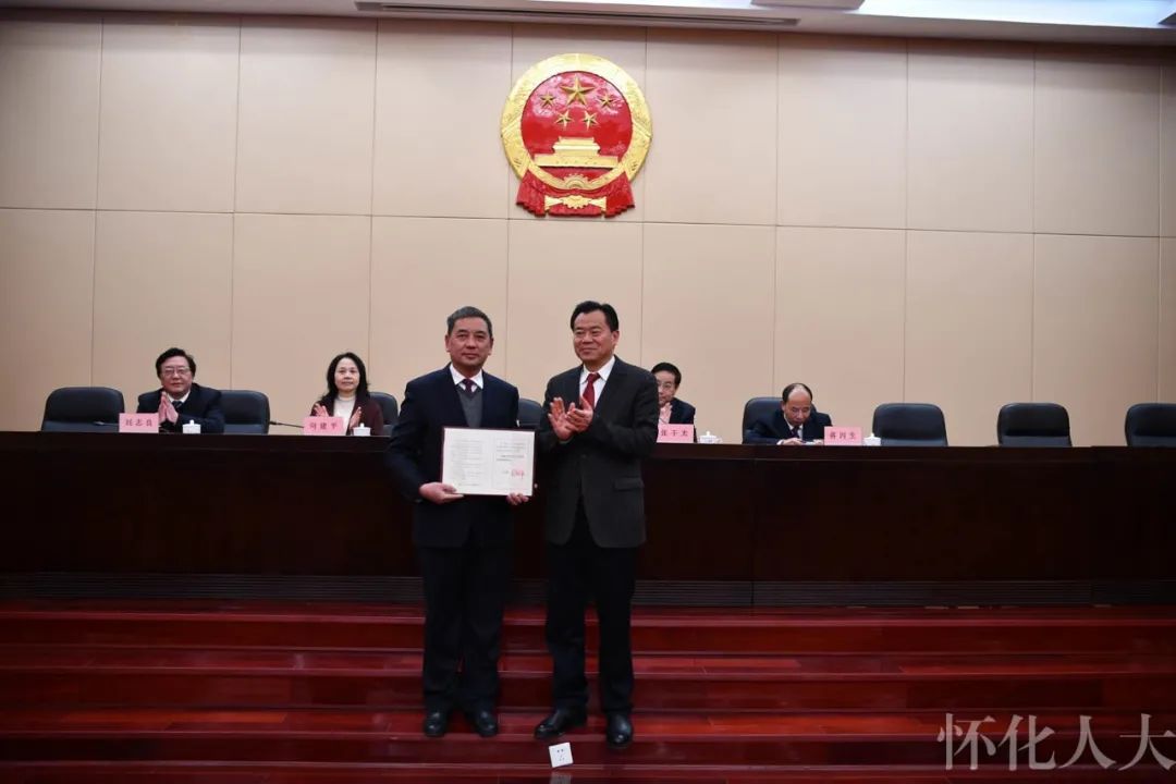 ​市五届人大常委会举行第四十次会议