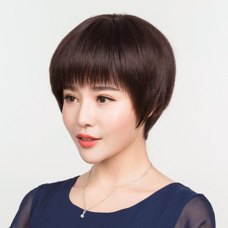 中年女性烫头显老