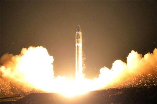 体型超过东风41！世界最大洲际导弹亮相，朝鲜一夜之间震撼世界