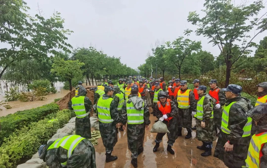 八一建军节，向可敬可爱的中国军人致敬