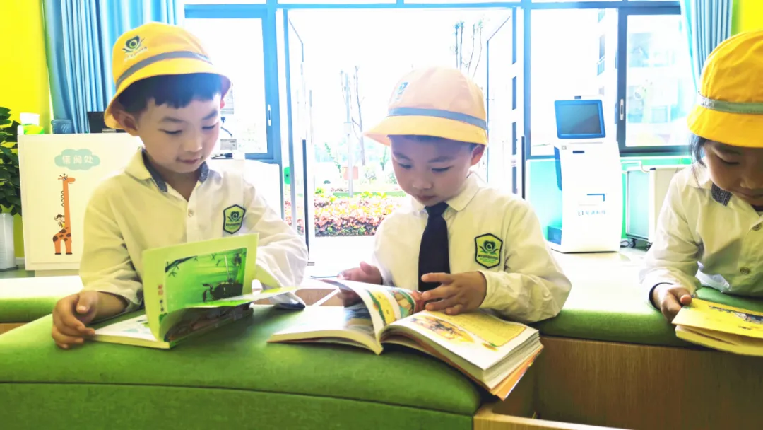 「百花快讯」看!双流区实验小学外国语学校校园惊现小黄帽