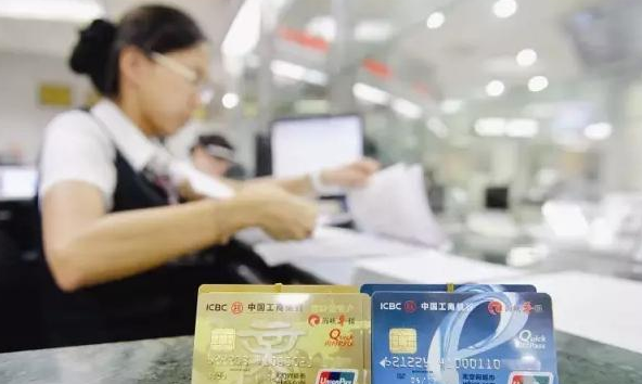 长期不用的银行卡，又没注销，多年后会欠银行很多钱吗？