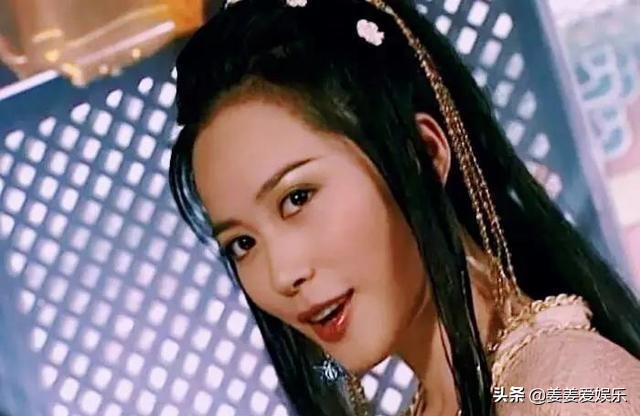 48岁朱茵撞上49岁俞飞鸿，一个大妈一个少女，不