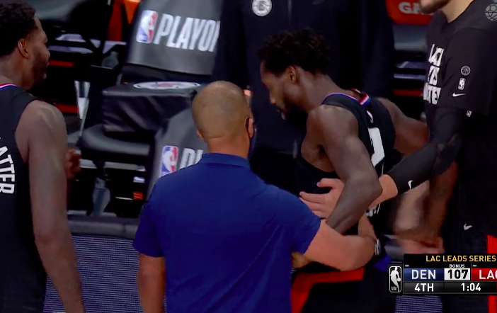 快艇輸得太窩囊！黑貝情緒失控怒罵裁判被驅逐，助教拉都拉不住