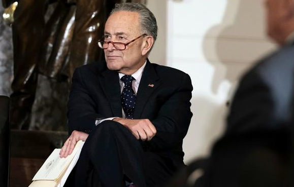 特朗普又捅娄子！吹嘘神药引发连锁反应，数千