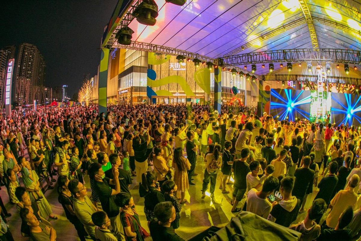 从天街现象到天街效应，龙湖究竟改变了什么？