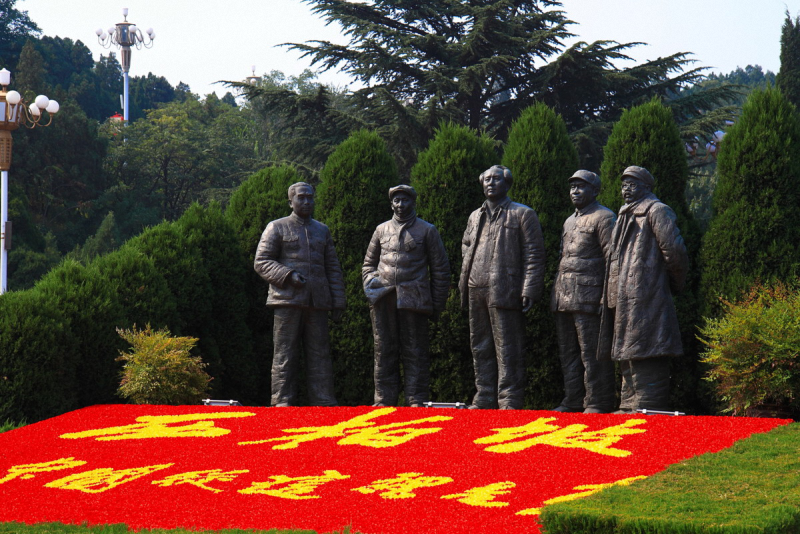 傅作义要活捉毛泽东，主席唱“空城计”，用千