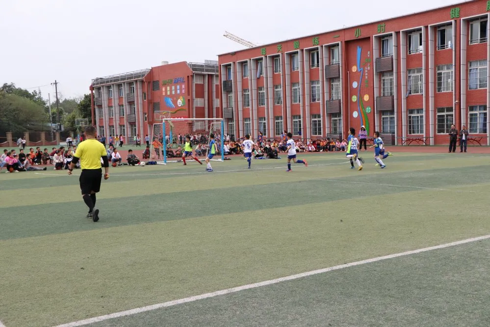 贺丨双流区彭镇小学足球队在区级足球联赛中提前锁定小组全部出线